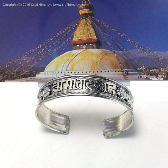 Tibetan White Metal OM Mantra Unisex Bracelet - Picture 2 of 3